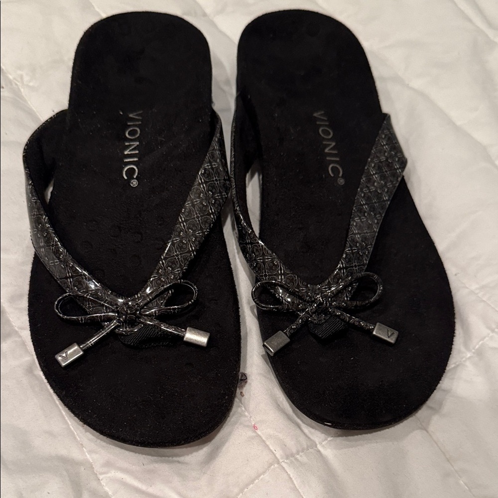 Vionic Women's Black Flip-Flop Sandals - NWOT